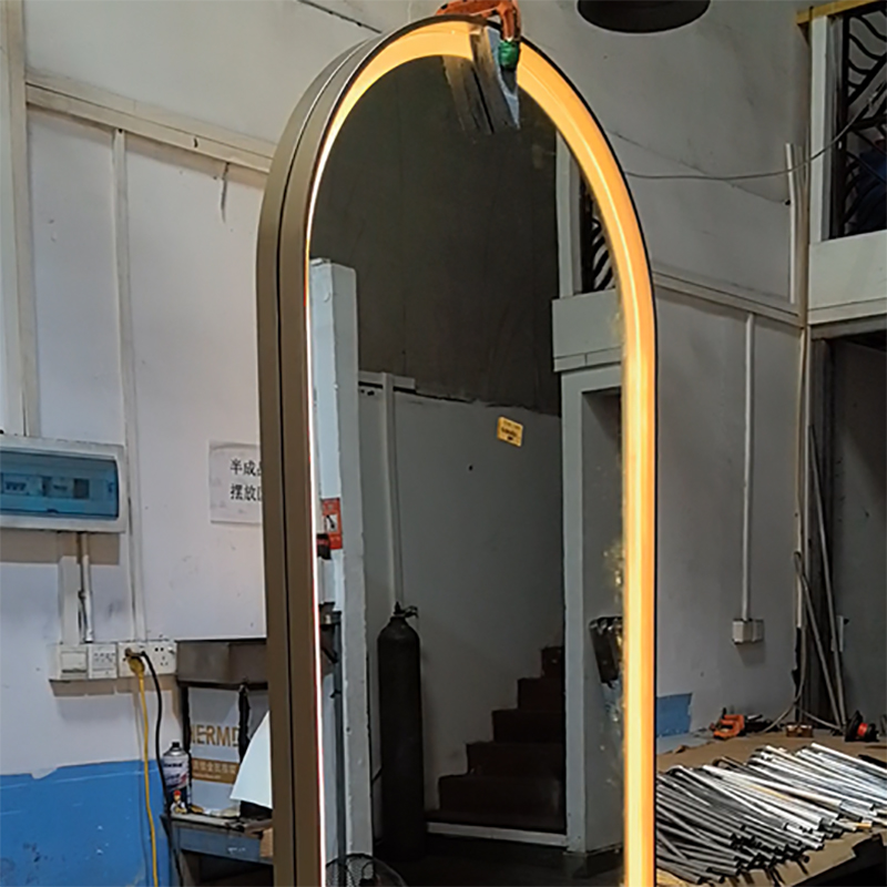 Zotye rostfritt stål integrerad lampa och anpassningsbar elektropläterad rostfritt stål smart spegel