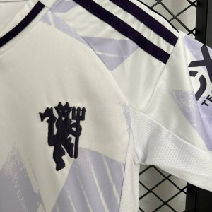 25/26 barn m-U Bortstorlek: 16-28