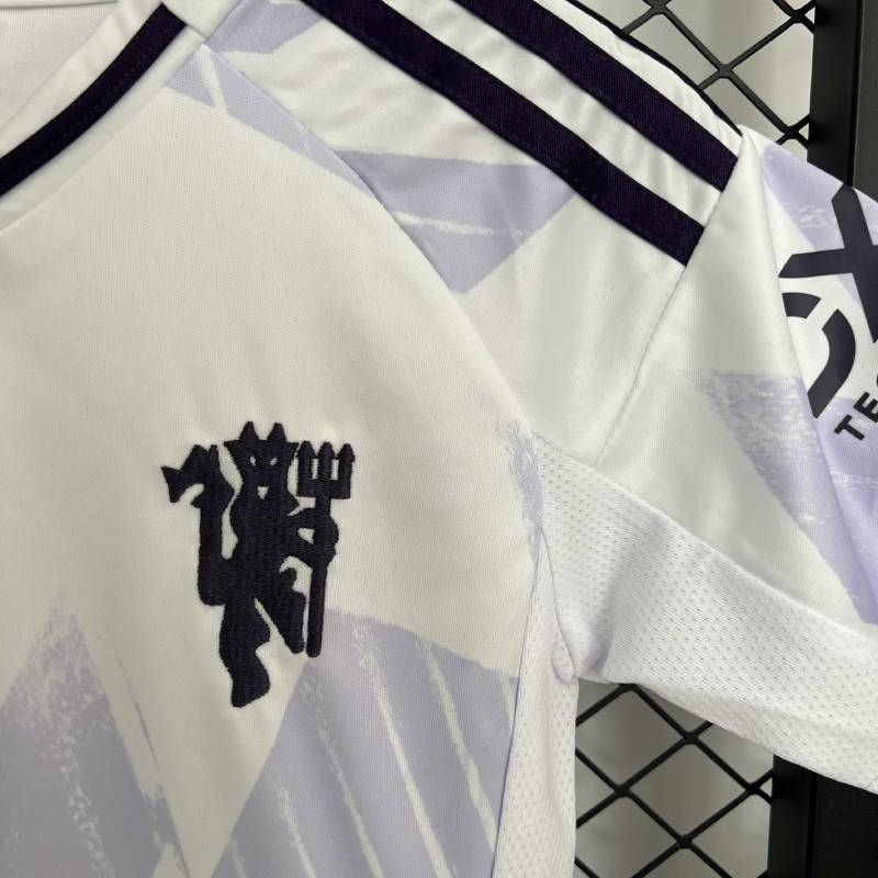 25/26 barn m-U Bortstorlek: 16-28